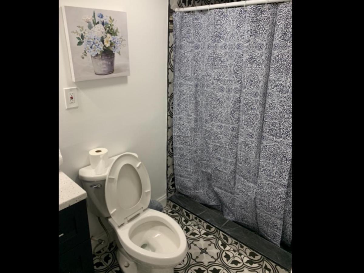 Brand New Bedroom With Tv Next Jhu Baltimore Ngoại thất bức ảnh